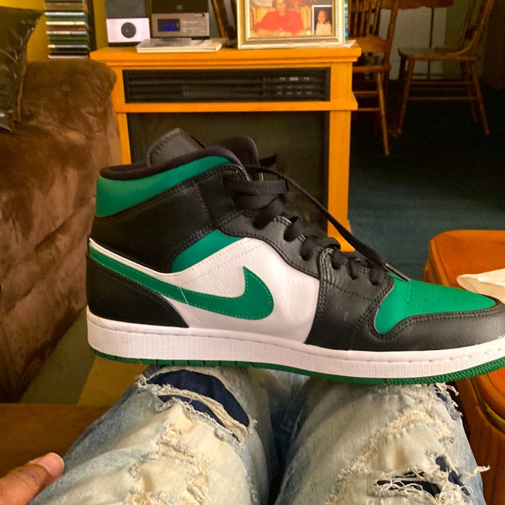 Air Jordan 1,s authenticated by StockX